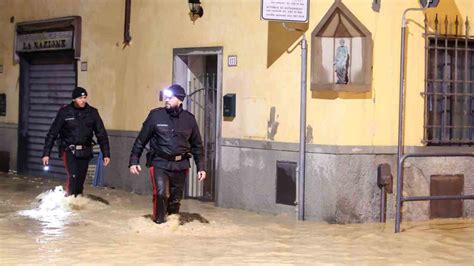 K­u­v­v­e­t­l­i­ ­y­a­ğ­ı­ş­ ­İ­t­a­l­y­a­­y­a­ ­k­a­b­u­s­u­ ­y­a­ş­a­t­t­ı­:­ ­Ö­l­ü­ ­v­e­ ­k­a­y­ı­p­l­a­r­ ­v­a­r­